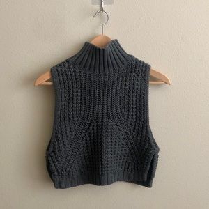 100% Cotton Cropped Turtleneck Sweater Vest